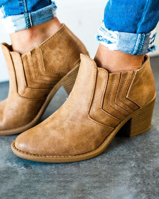 Slim ankle boot