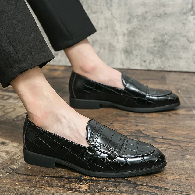 Smooth leather shoes with crocodile embossing