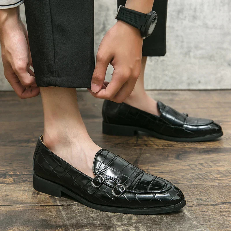 Smooth leather shoes with crocodile embossing