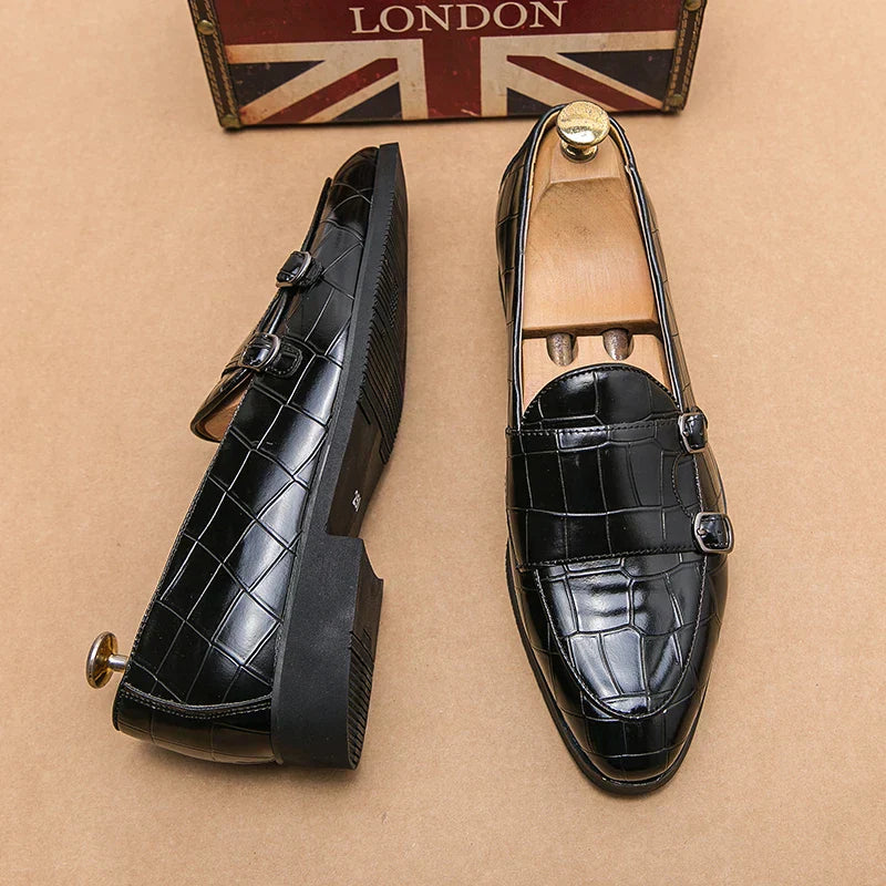 Smooth leather shoes with crocodile embossing