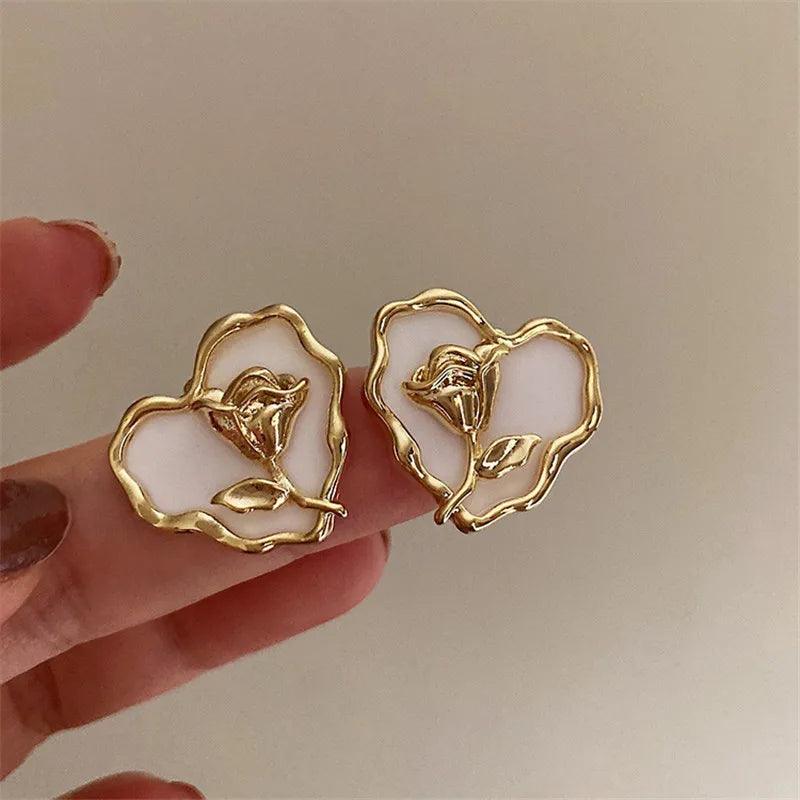 Heart-shaped rose stud earrings