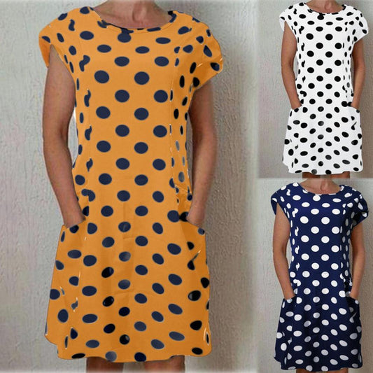 Short sleeve dress with polka dot pattern