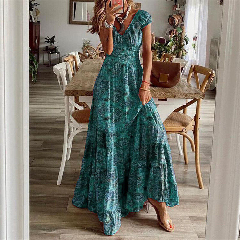 Waist-hugging long dress in bohemian style