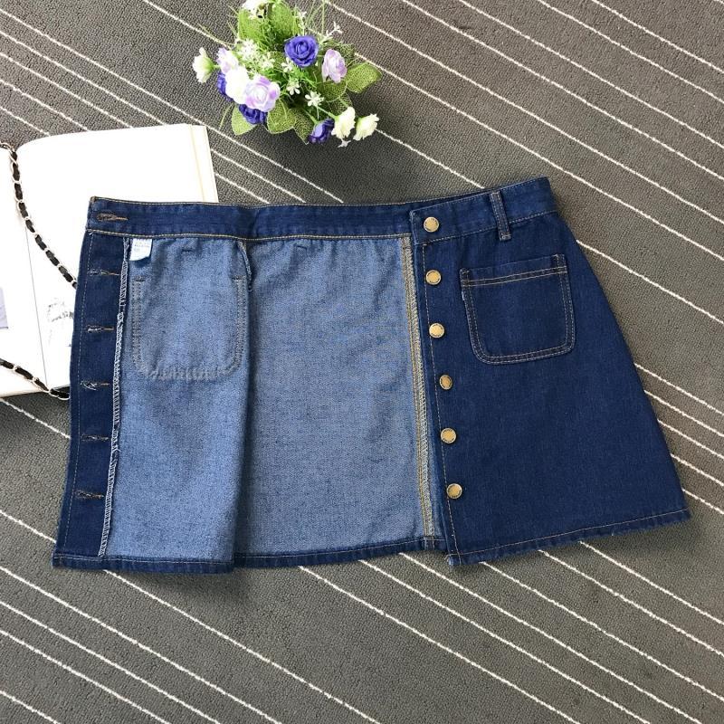 Classic denim skirt with buttons