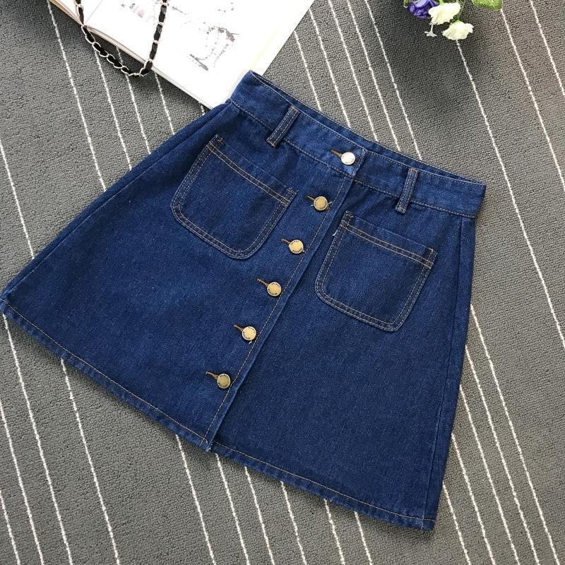 Classic denim skirt with buttons