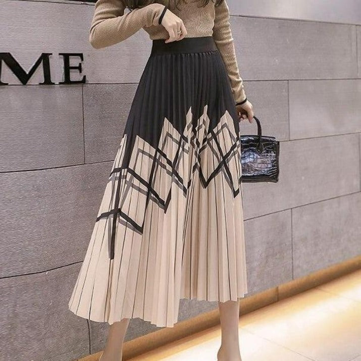 Stylish pleated skirt with pattern