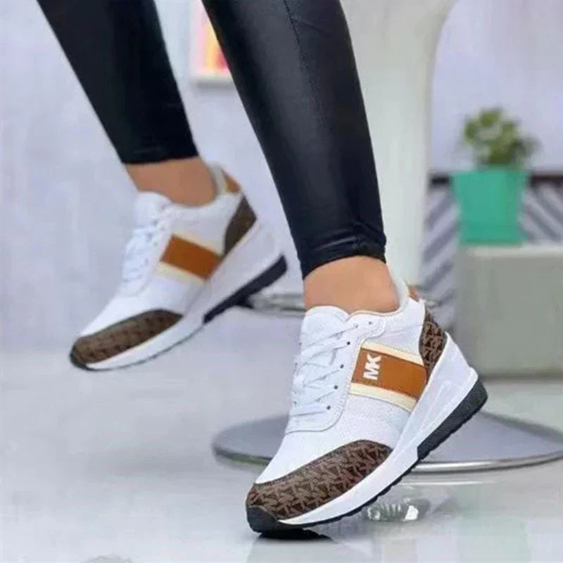 Comfortable low-top sneakers with stripe accent