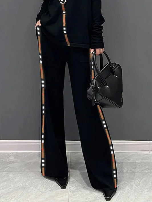 Women - Wide-Waisted Trousers - Elastic Stripes - Comfortable and Stylish Pants for Everyday Wear