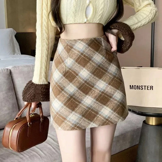 Women - Mini Skirt - Vintage-Style Checked - Trendy and Playful Fashion