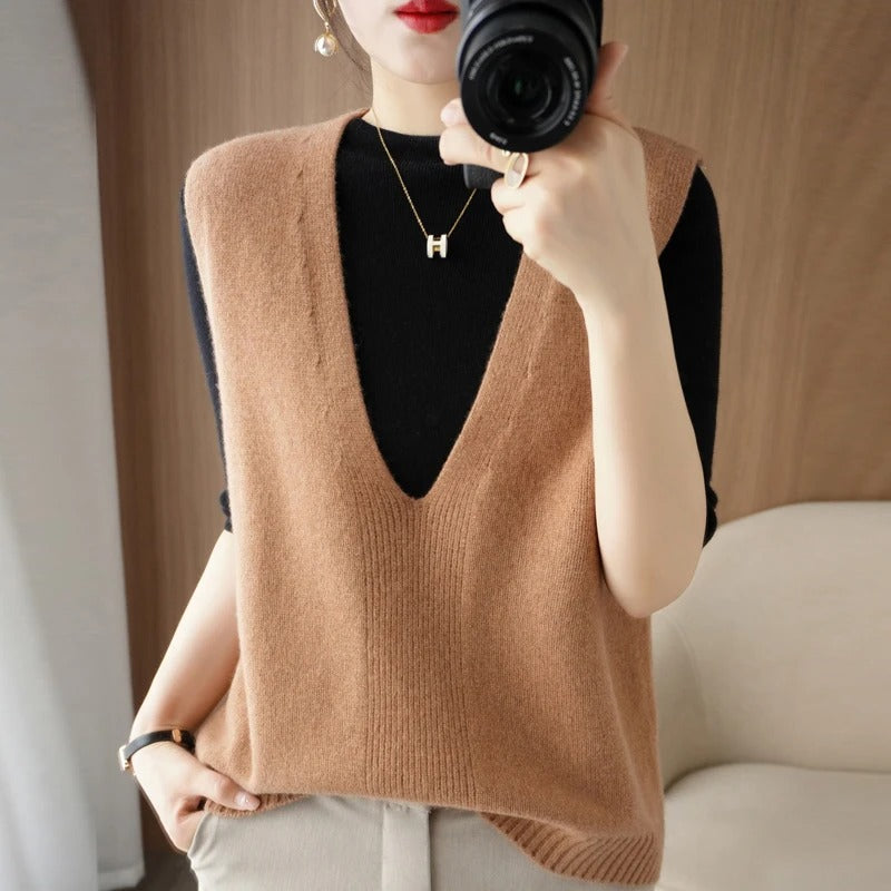 Women - Knitted V-neck Cardigan - Comfortable & Fashionable - Versatile Layering Piece