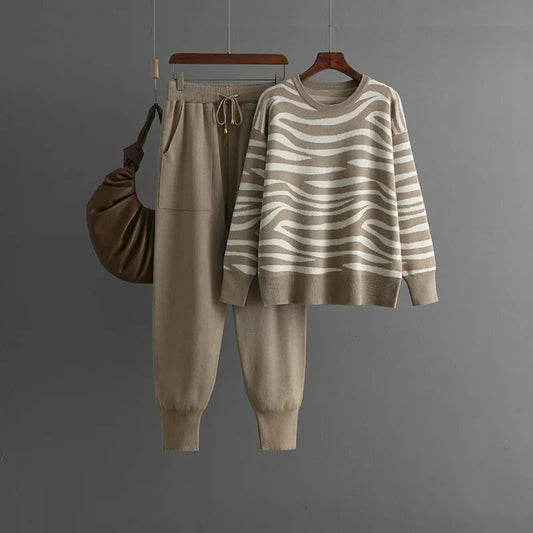 Women's - Knitted Jumper and Trousers Set - Cozy Animal Print - Stylish and Comfortable Outfit