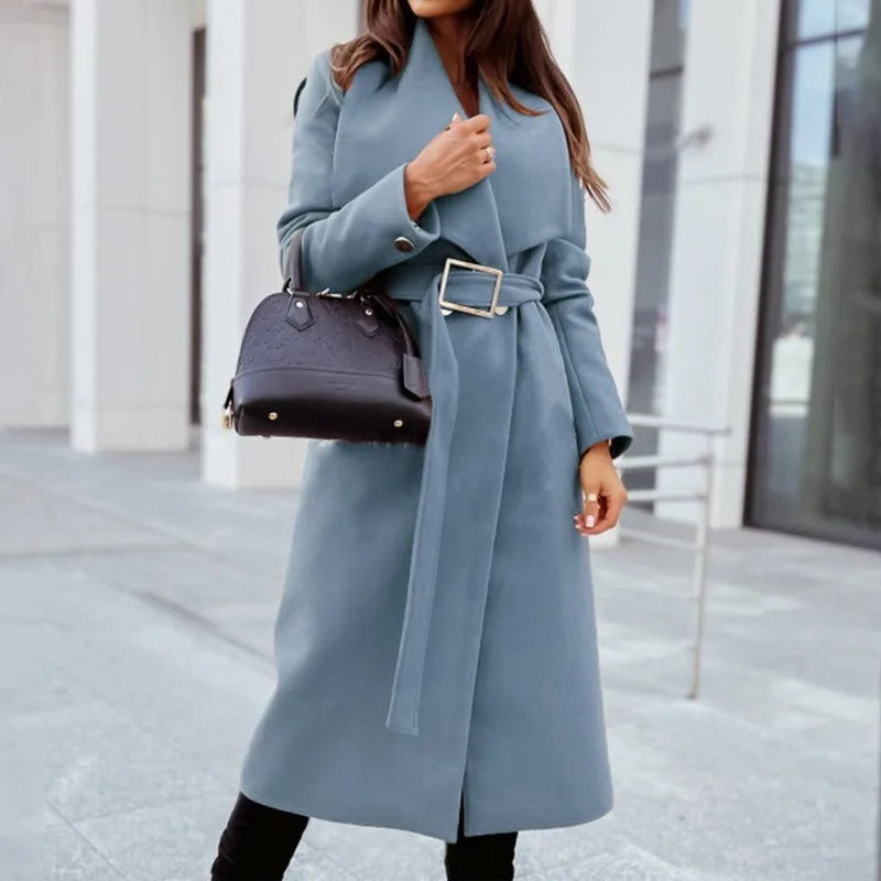 Elegance Aura coat with V-neckline