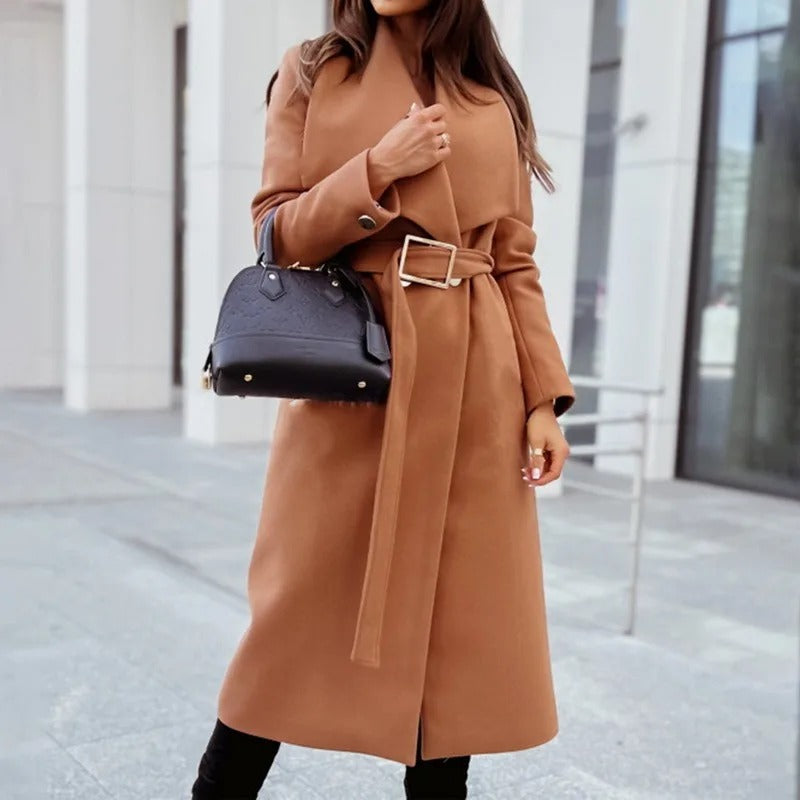 Elegance Aura coat with V-neckline