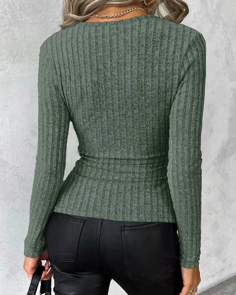 Women - Ribbed Jumper - Tight-Fitting, Cozy Knit - Stylish Wardrobe Essential