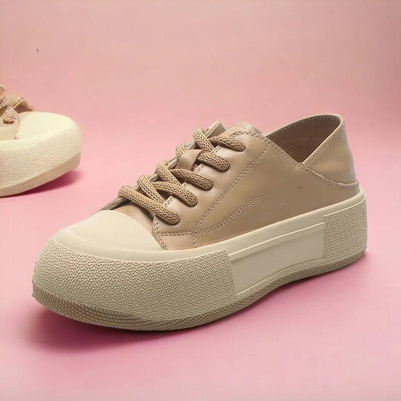 Trendy platform sneakers with metallic effect