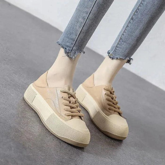 Trendy platform sneakers with metallic effect